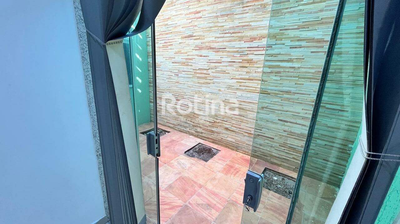 Casa para alugar, 4 quartos em Uberlândia no bairro Alto Umuarama no valor de R$ 4.800,00 - Rotina Imobiliária: 