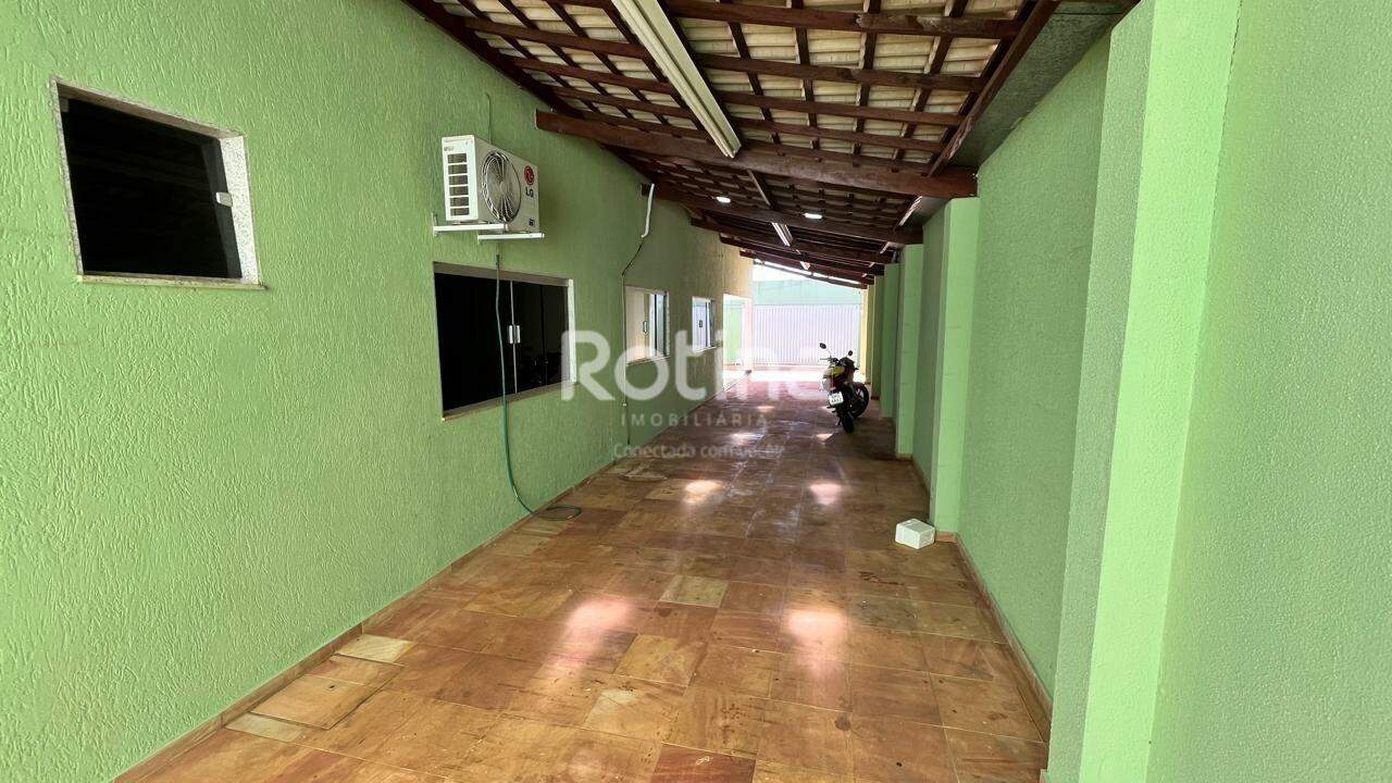 Casa para alugar, 4 quartos em Uberlândia no bairro Alto Umuarama no valor de R$ 4.800,00 - Rotina Imobiliária: 
