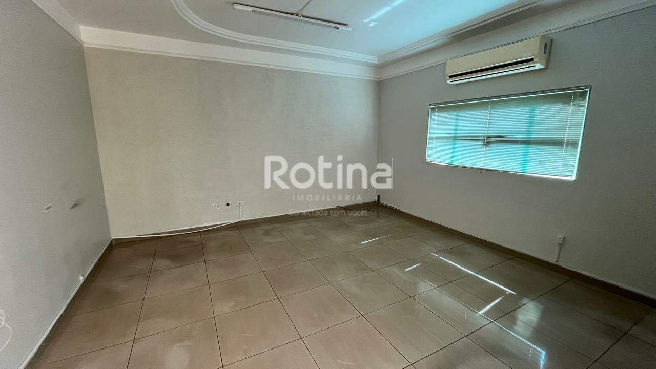 Casa para alugar, 4 quartos em Uberlândia no bairro Alto Umuarama no valor de R$ 4.800,00 - Rotina Imobiliária: 