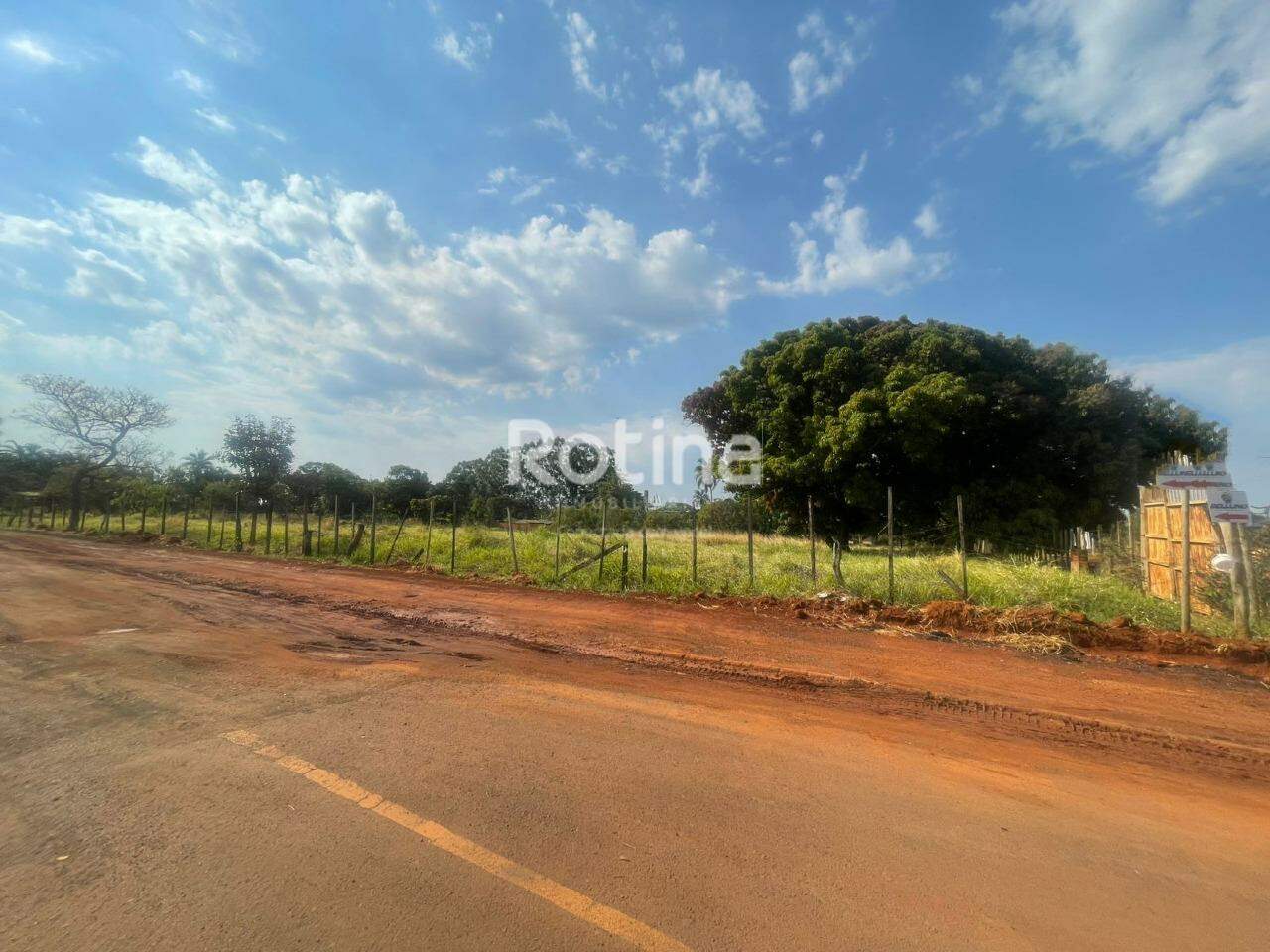 Área à venda, em Uberlândia no bairro Morada dos Pássaros no valor de R$ 1.900.000,00 - Rotina Imobiliária: 