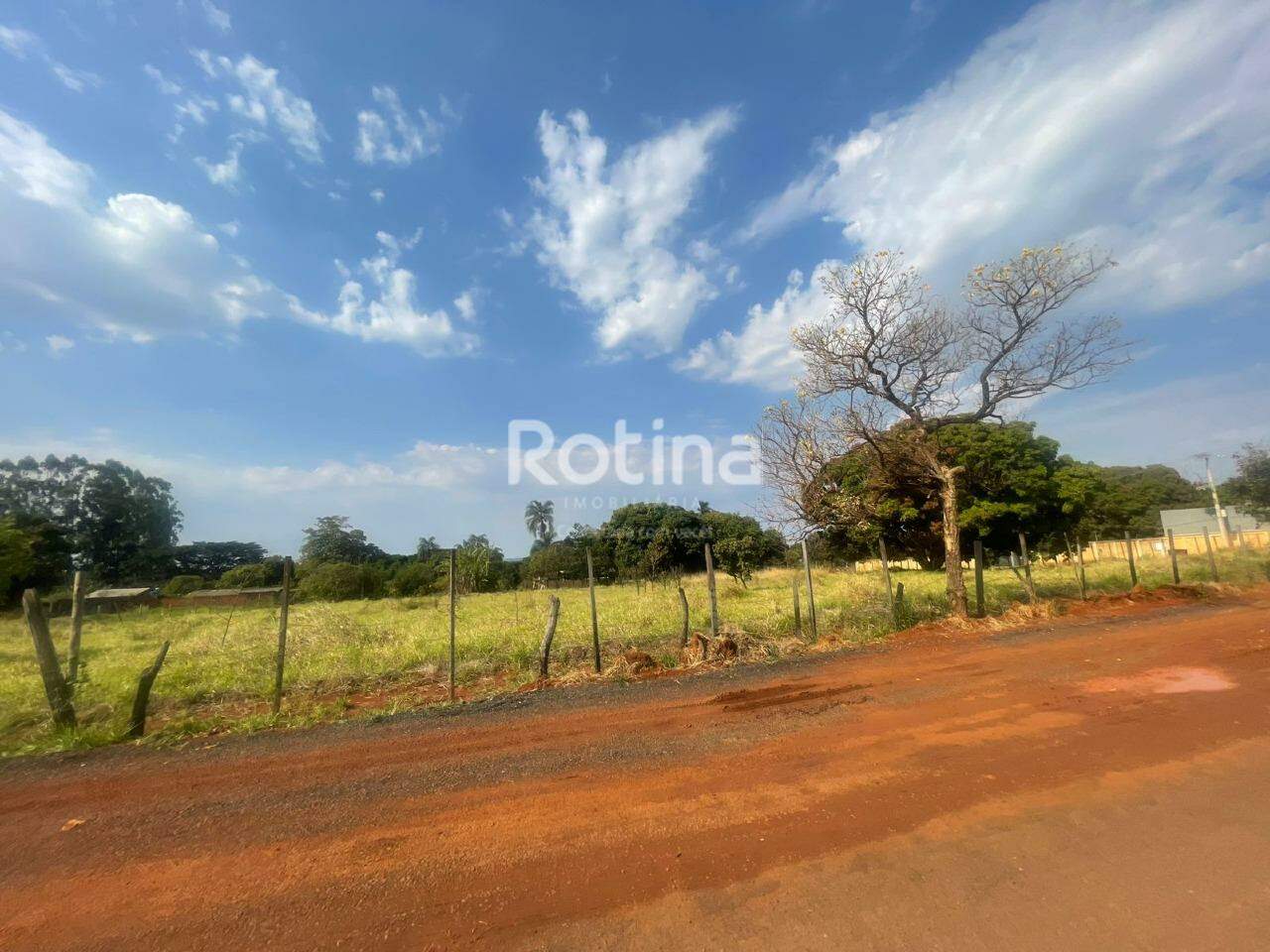Área à venda, em Uberlândia no bairro Morada dos Pássaros no valor de R$ 1.900.000,00 - Rotina Imobiliária: 