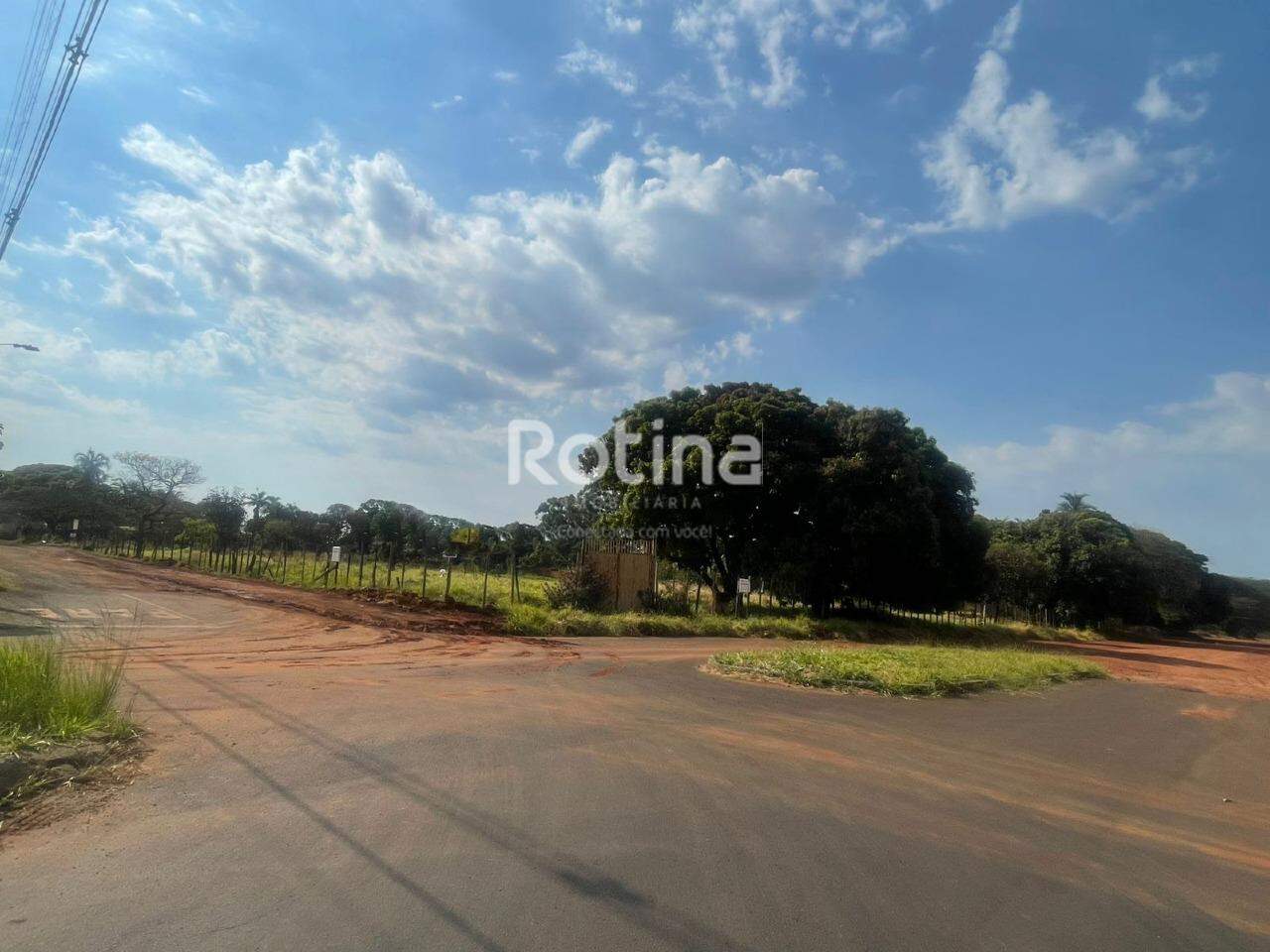 Área à venda, em Uberlândia no bairro Morada dos Pássaros no valor de R$ 1.900.000,00 - Rotina Imobiliária: 