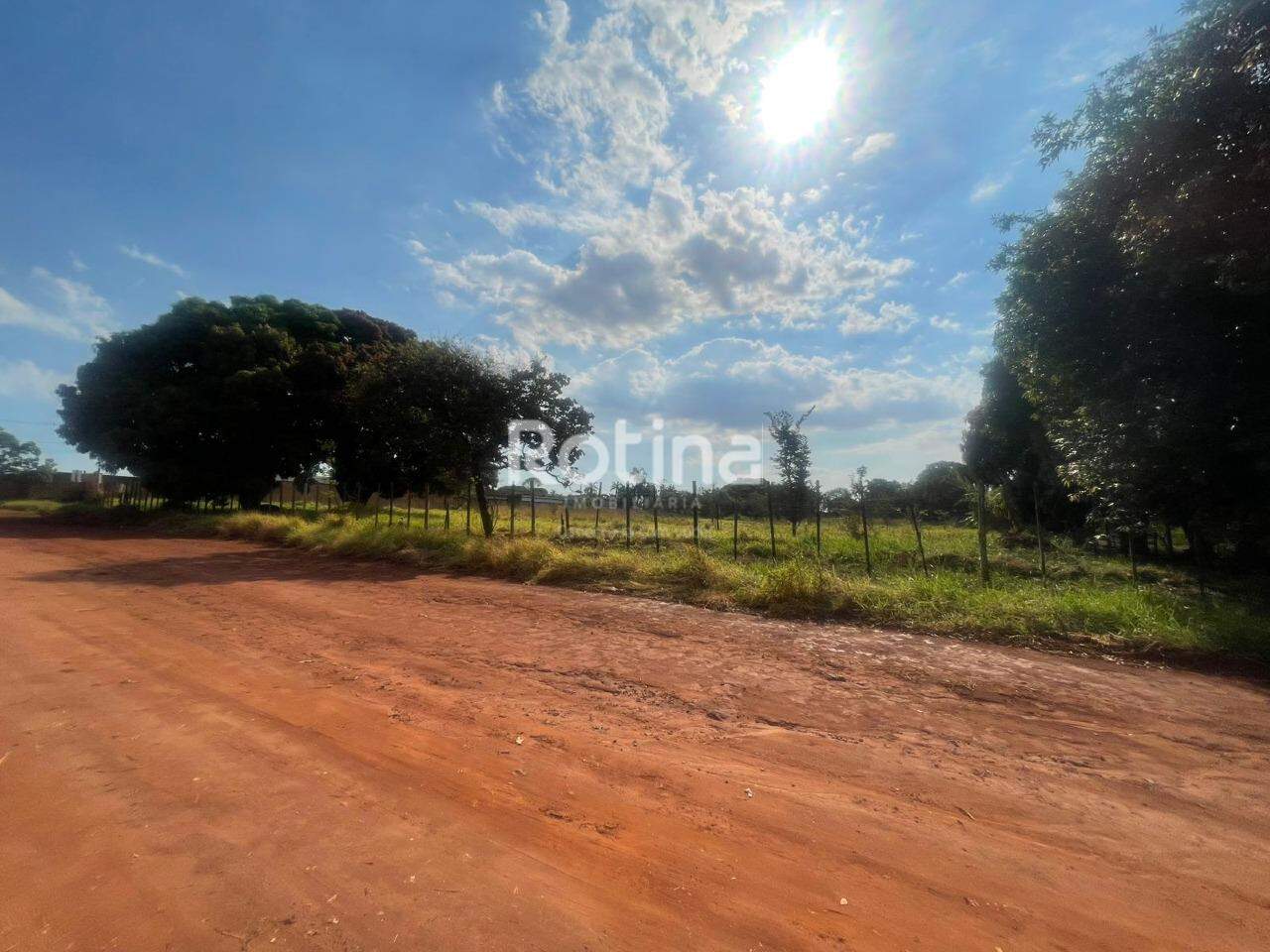 Área à venda, em Uberlândia no bairro Morada dos Pássaros no valor de R$ 1.900.000,00 - Rotina Imobiliária: 
