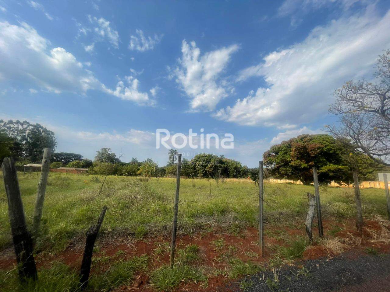 Área à venda, em Uberlândia no bairro Morada dos Pássaros no valor de R$ 1.900.000,00 - Rotina Imobiliária: 