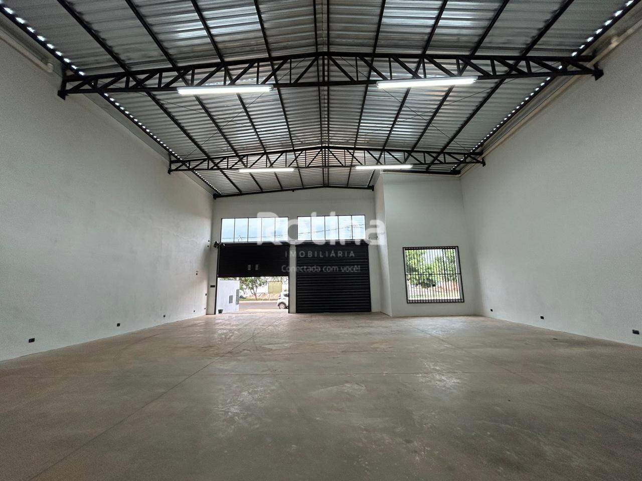 Galpão para alugar, em Uberlândia no bairro Laranjeiras no valor de R$ 9.000,00 - Rotina Imobiliária: 