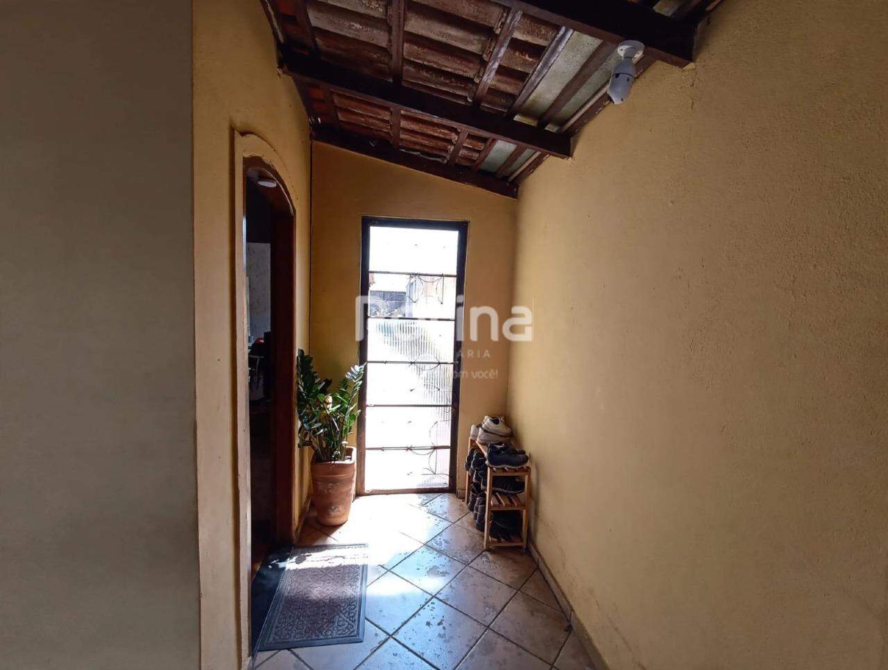 Casa à venda, 3 quartos em Uberlândia no bairro Planalto no valor de R$ 370.000,00 - Rotina Imobiliária: 