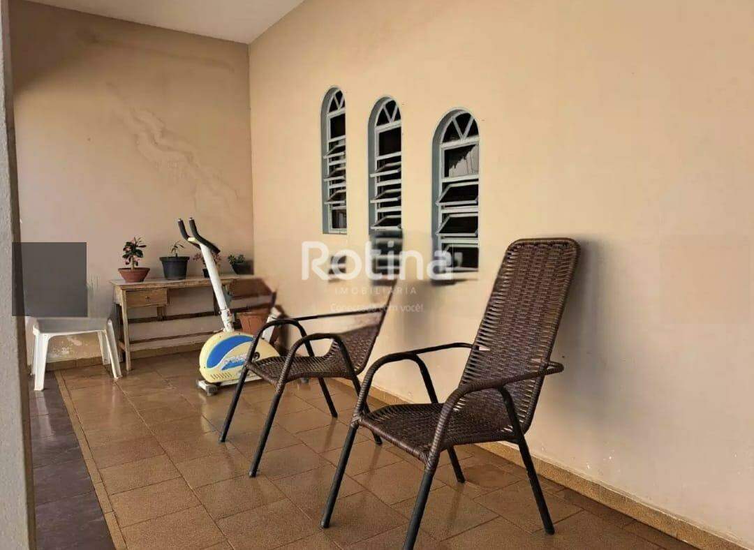 Casa à venda, 3 quartos em Uberlândia no bairro Santa Mônica no valor de R$ 500.000,00 - Rotina Imobiliária: 
