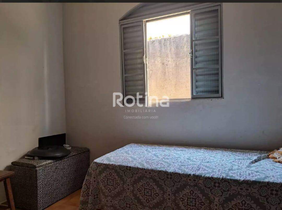 Casa à venda, 3 quartos em Uberlândia no bairro Santa Mônica no valor de R$ 500.000,00 - Rotina Imobiliária: 