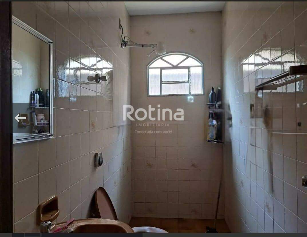Casa à venda, 3 quartos em Uberlândia no bairro Santa Mônica no valor de R$ 500.000,00 - Rotina Imobiliária: 