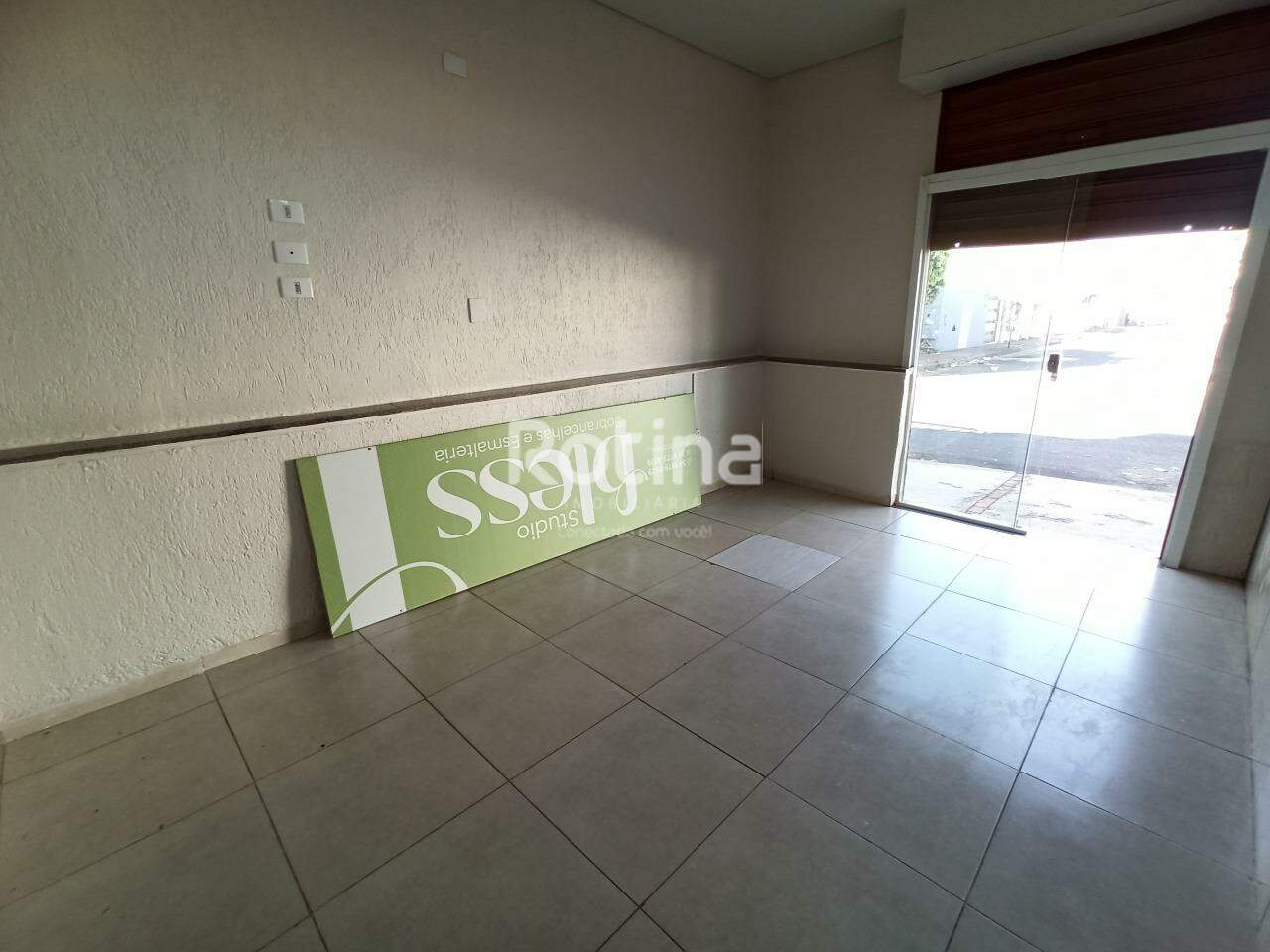 Loja para alugar, em Uberlândia no bairro Granada no valor de R$ 1.000,00 - Rotina Imobiliária: 