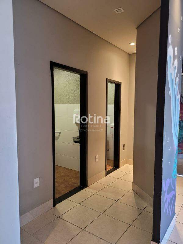 Comercial para alugar, em Uberlândia no bairro Santa Mônica no valor de R$ 2.400,00 - Rotina Imobiliária: 