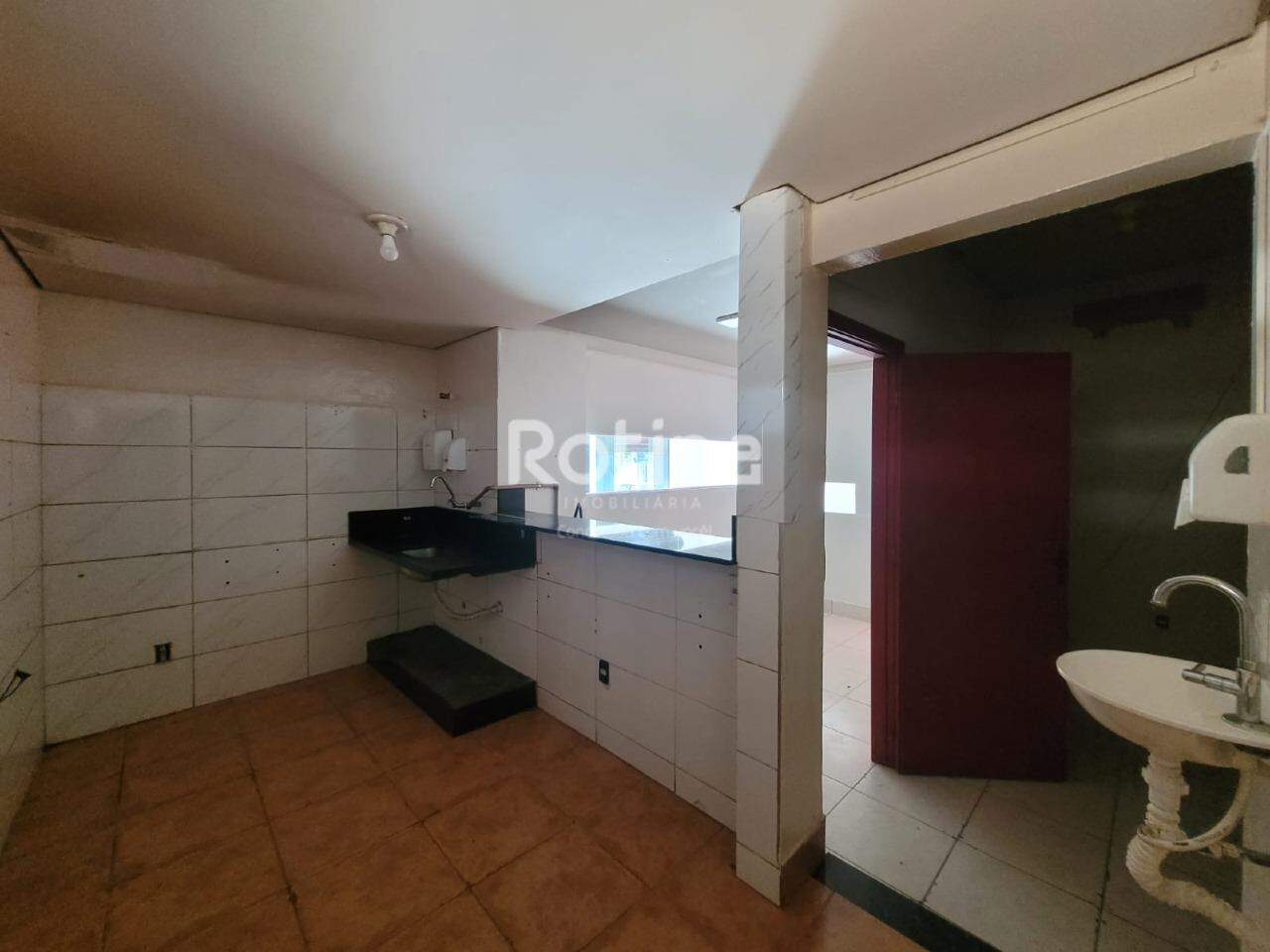 Comercial para alugar, em Uberlândia no bairro Santa Mônica no valor de R$ 2.400,00 - Rotina Imobiliária: 