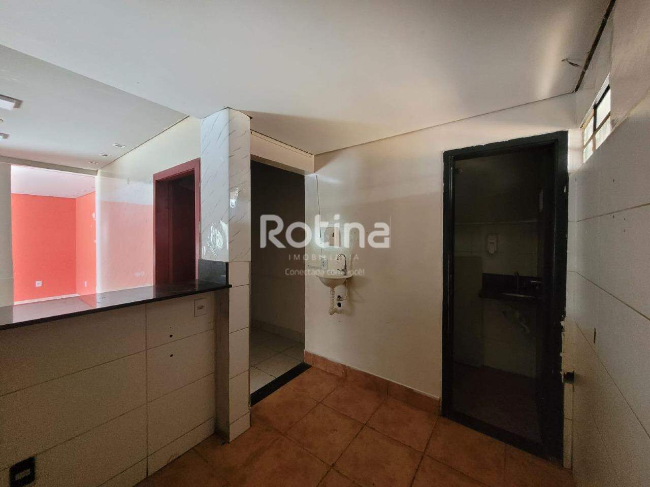 Comercial para alugar, em Uberlândia no bairro Santa Mônica no valor de R$ 2.400,00 - Rotina Imobiliária: 