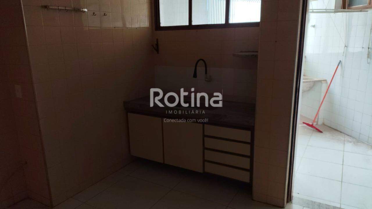 Apartamento para alugar, 3 quartos em Uberlândia no bairro Martins no valor de R$ 1.700,00 - Rotina Imobiliária: 