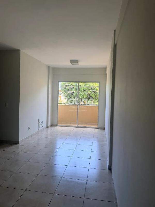 Apartamento para alugar, 3 quartos em Uberlândia no bairro Dona Zulmira no valor de R$ 1.700,00 - Rotina Imobiliária: 