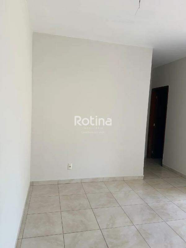 Apartamento para alugar, 3 quartos em Uberlândia no bairro Dona Zulmira no valor de R$ 1.700,00 - Rotina Imobiliária: 