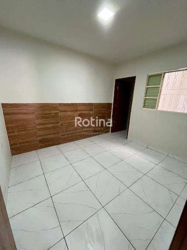 Casa para alugar, 3 quartos em Uberlândia no bairro Granada no valor de R$ 3.500,00 - Rotina Imobiliária: 