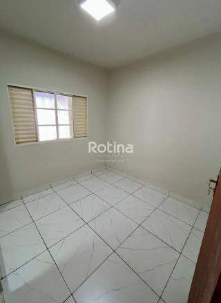 Casa para alugar, 3 quartos em Uberlândia no bairro Granada no valor de R$ 3.500,00 - Rotina Imobiliária: 