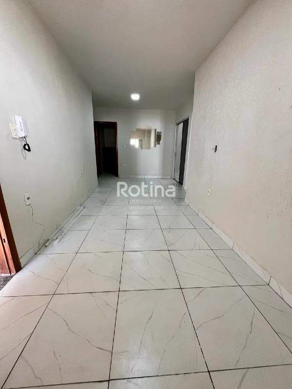 Casa para alugar, 3 quartos em Uberlândia no bairro Granada no valor de R$ 3.500,00 - Rotina Imobiliária: 