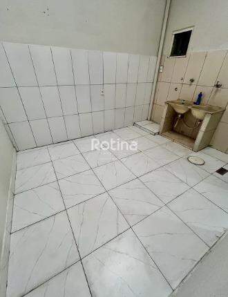 Casa para alugar, 3 quartos em Uberlândia no bairro Granada no valor de R$ 3.500,00 - Rotina Imobiliária: 