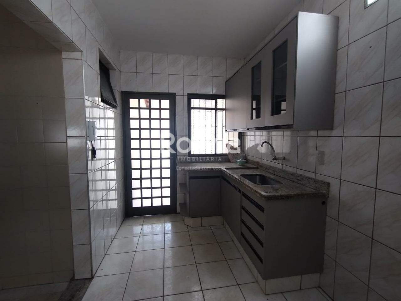 Casa para alugar, 4 quartos em Uberlândia no bairro Santa Luzia no valor de R$ 2.500,00 - Rotina Imobiliária: 