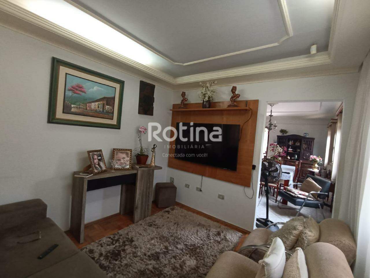 Casa à venda, 3 quartos em Uberlândia no bairro Santa Mônica no valor de R$ 750.000,00 - Rotina Imobiliária: 