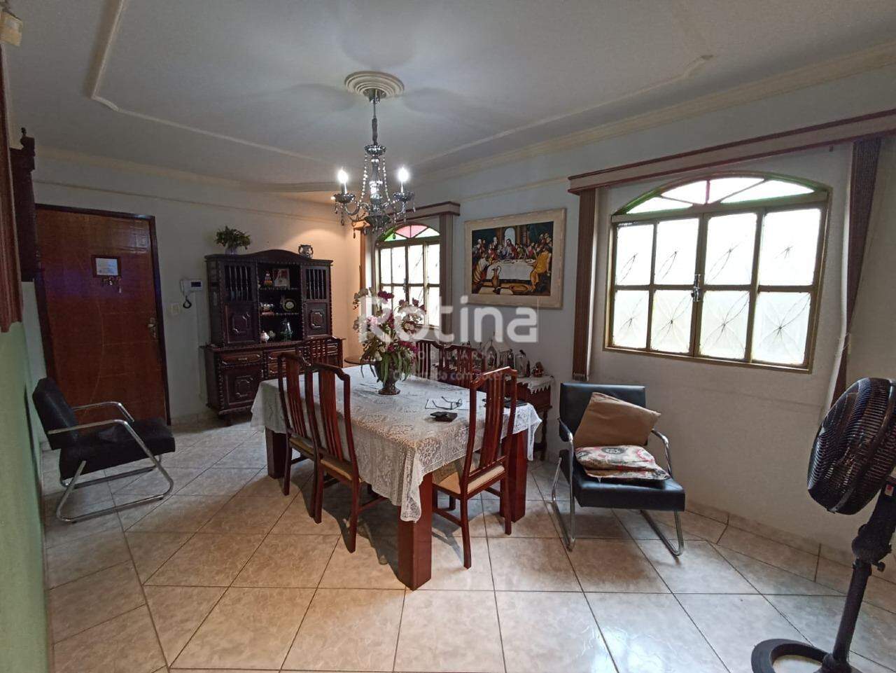 Casa à venda, 3 quartos em Uberlândia no bairro Santa Mônica no valor de R$ 750.000,00 - Rotina Imobiliária: 
