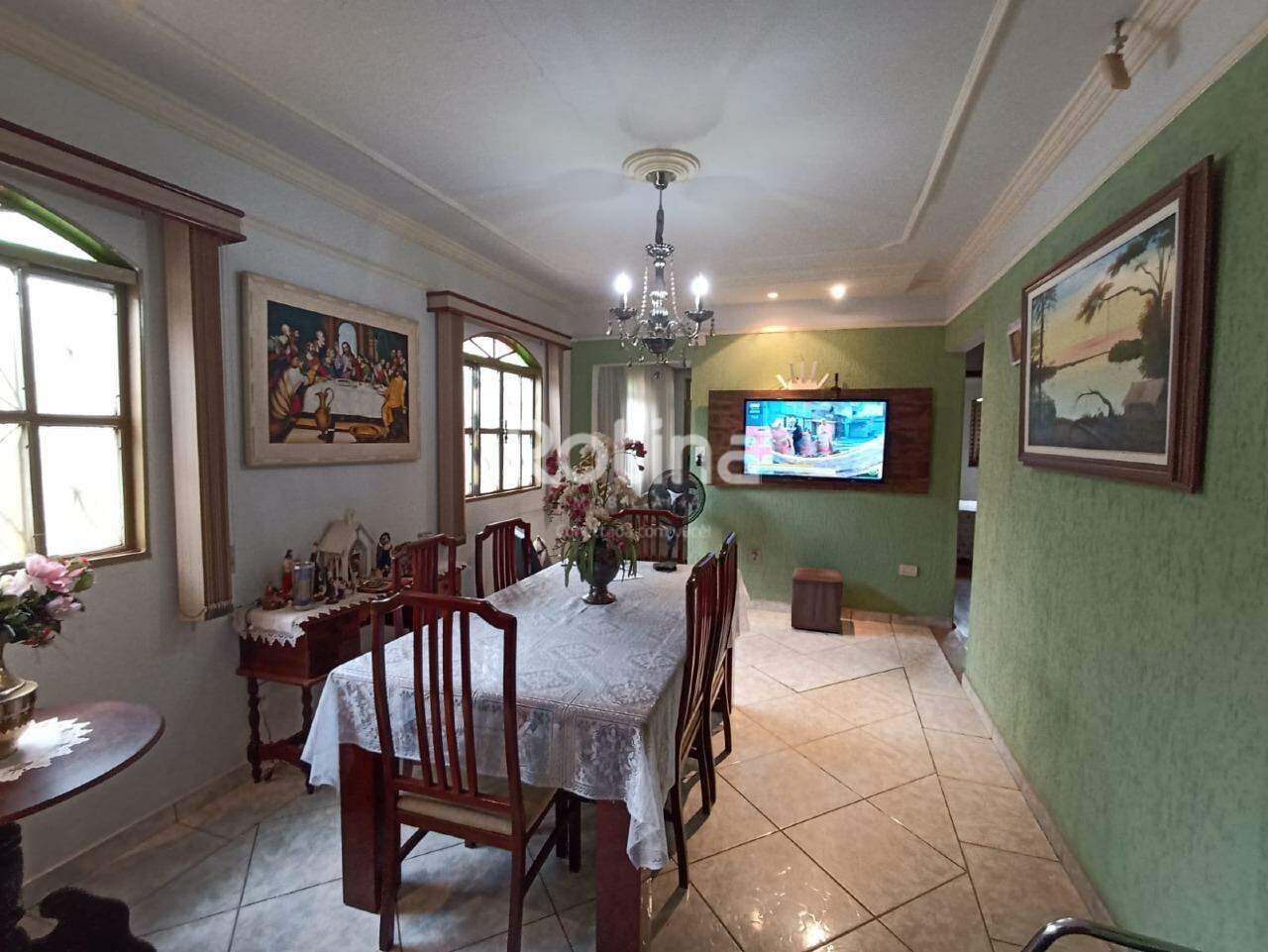 Casa à venda, 3 quartos em Uberlândia no bairro Santa Mônica no valor de R$ 750.000,00 - Rotina Imobiliária: 