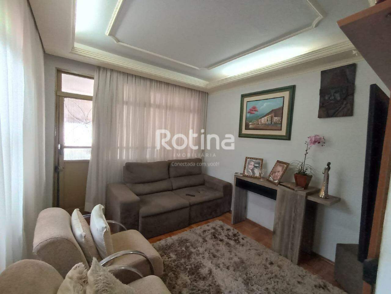 Casa à venda, 3 quartos em Uberlândia no bairro Santa Mônica no valor de R$ 750.000,00 - Rotina Imobiliária: 