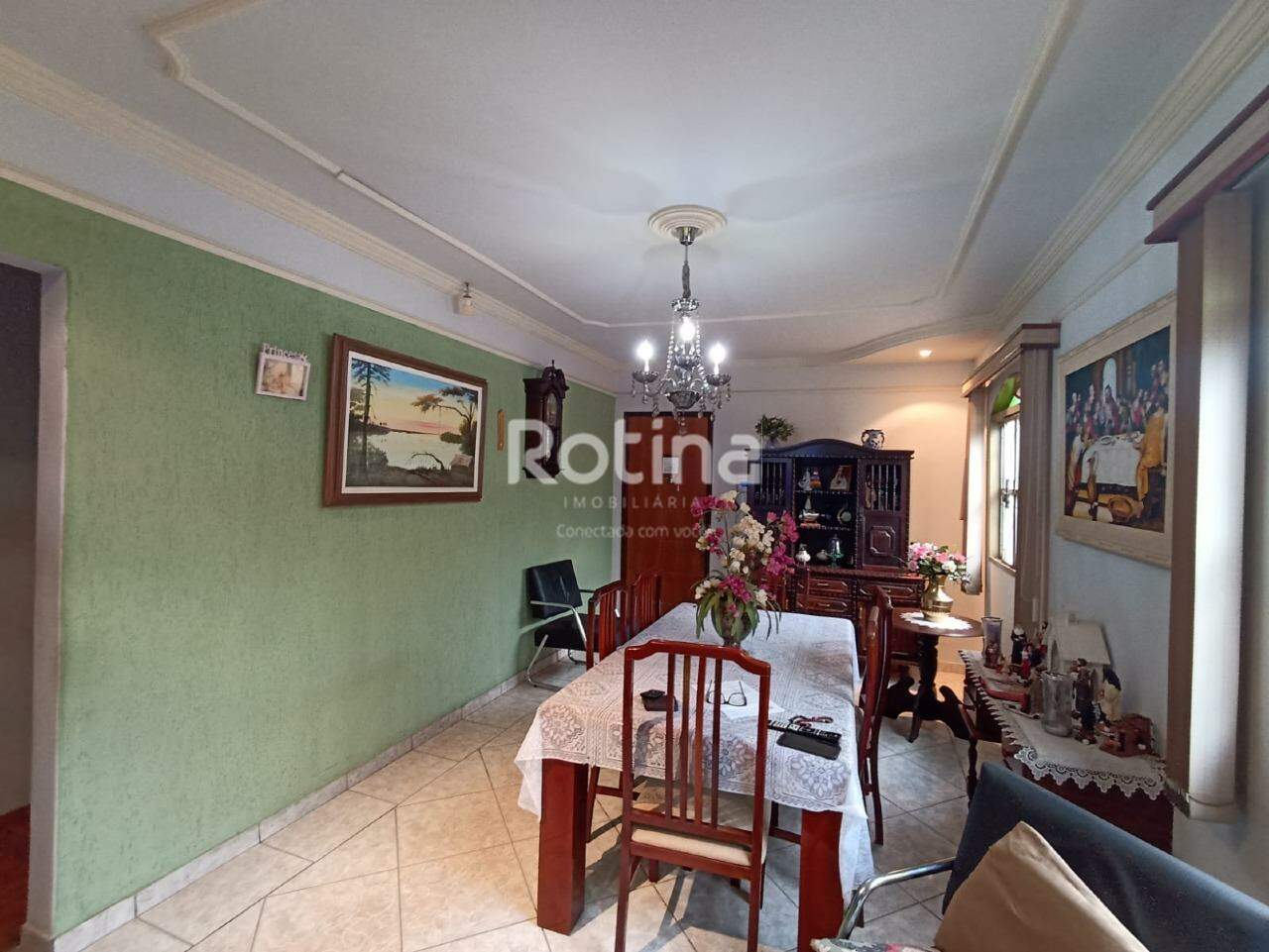 Casa à venda, 3 quartos em Uberlândia no bairro Santa Mônica no valor de R$ 750.000,00 - Rotina Imobiliária: 