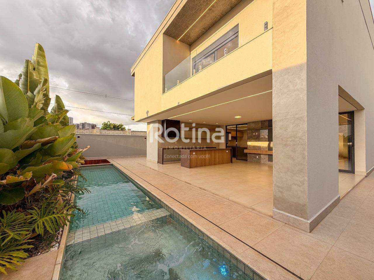 Casa Condomínio Fechado à venda, 4 quartos em Uberlândia no bairro Jardim Sul no valor de R$ 4.000.000,00 - Rotina Imobiliária: 