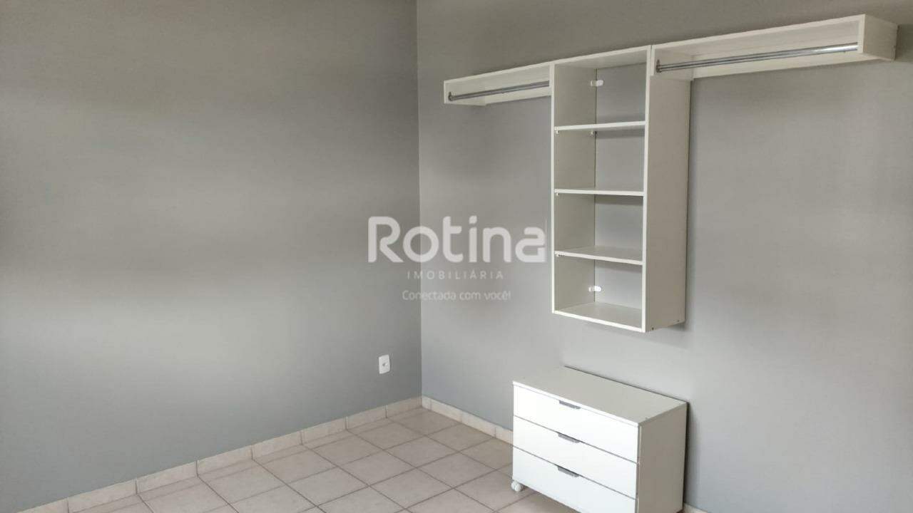 Apartamento para alugar, 3 quartos em Uberlândia no bairro Patrimônio no valor de R$ 2.600,00 - Rotina Imobiliária: 