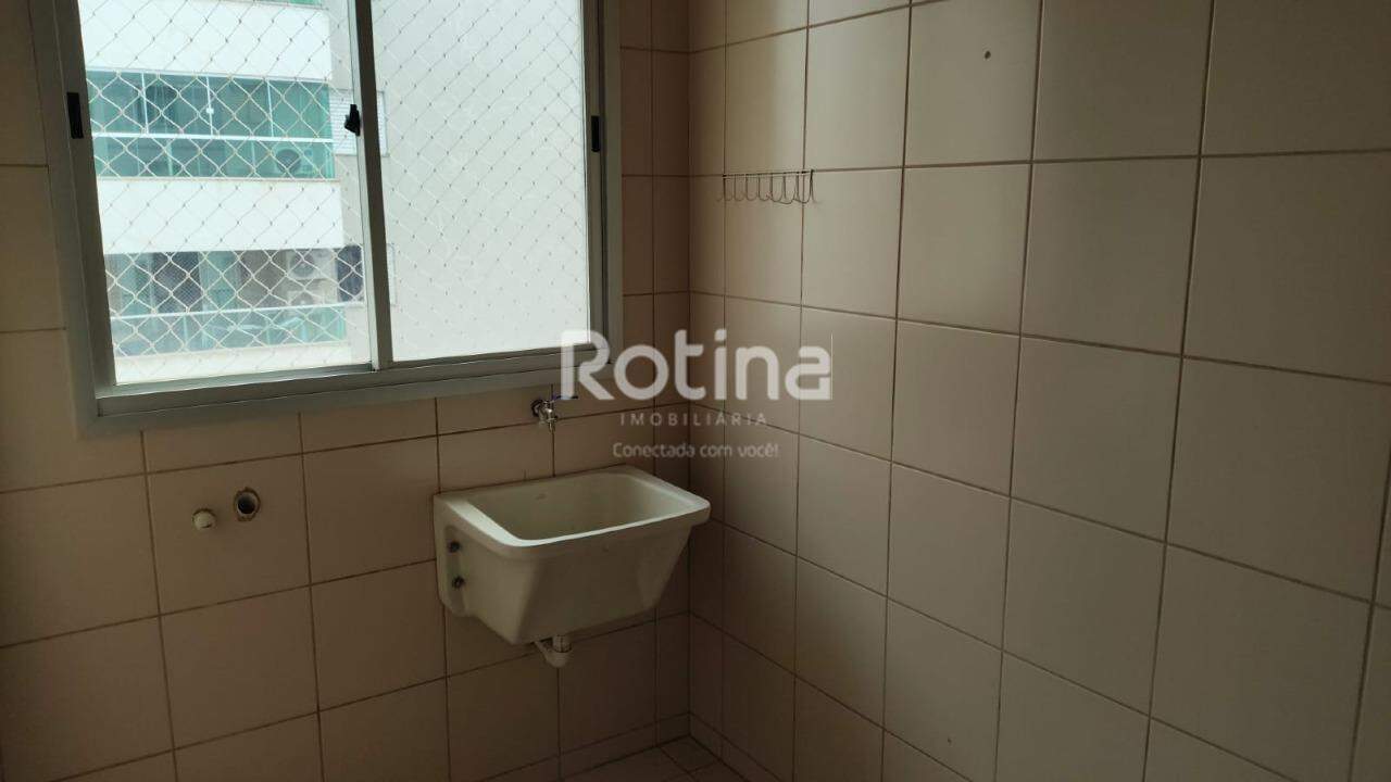 Apartamento para alugar, 3 quartos em Uberlândia no bairro Patrimônio no valor de R$ 2.600,00 - Rotina Imobiliária: 