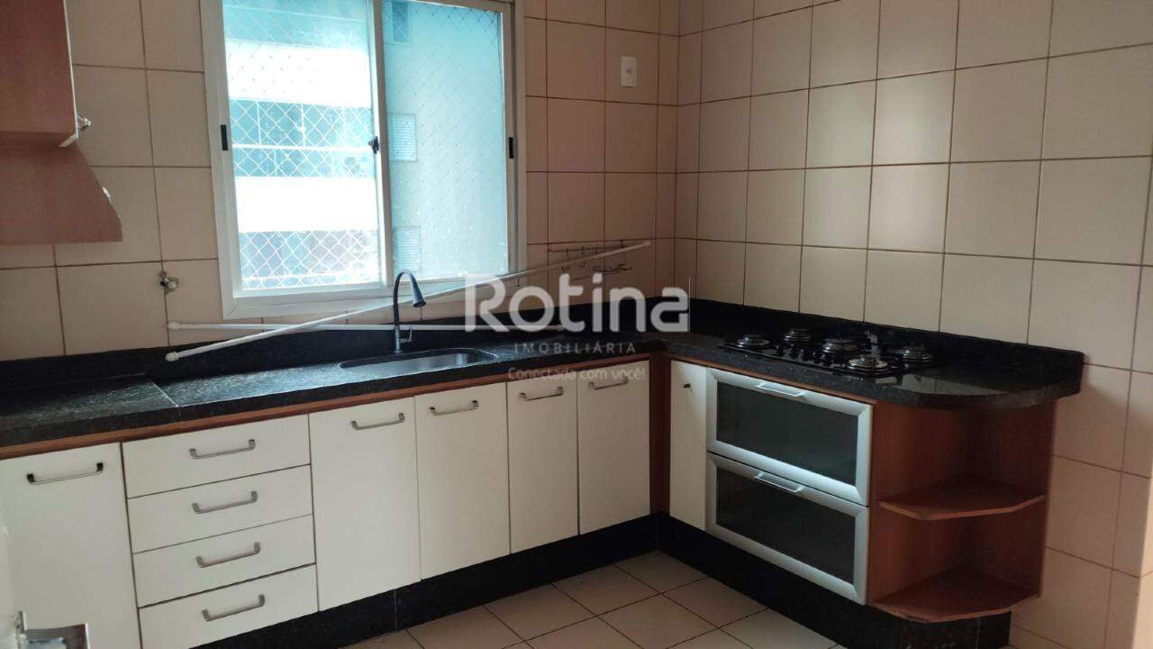 Apartamento para alugar, 3 quartos em Uberlândia no bairro Patrimônio no valor de R$ 2.600,00 - Rotina Imobiliária: 