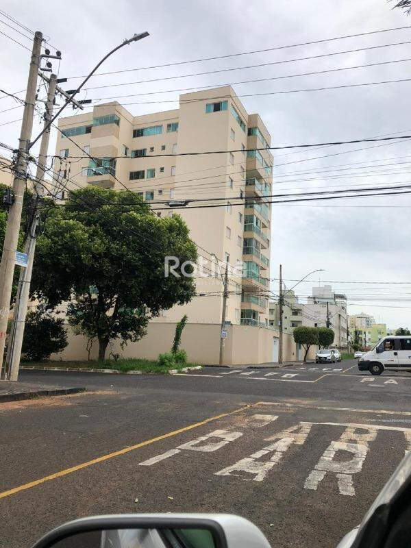 Apartamento para alugar, 3 quartos em Uberlândia no bairro Santa Mônica no valor de R$ 3.500,00 - Rotina Imobiliária: 
