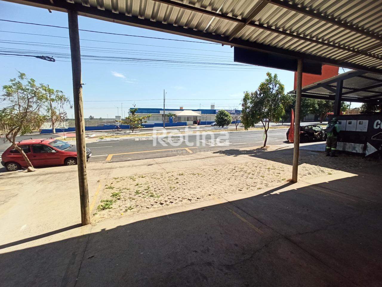 Loja para alugar, em Uberlândia no bairro Loteamento Residencial Pequis no valor de R$ 1.400,00 - Rotina Imobiliária: 