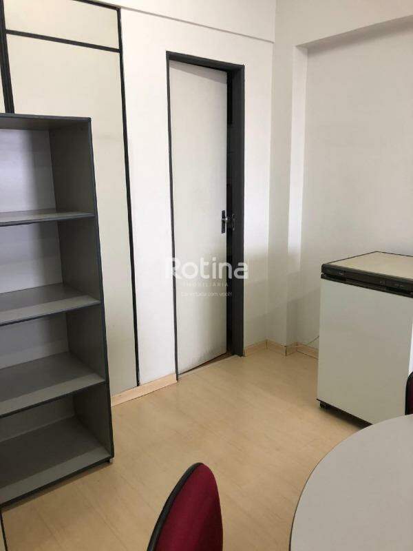Sala para alugar, em Uberlândia no bairro Centro no valor de R$ 1.100,00 - Rotina Imobiliária: 