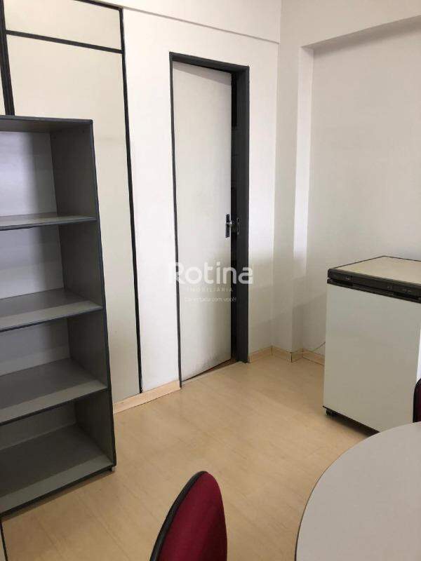 Sala para alugar, em Uberlândia no bairro Centro no valor de R$ 1.000,00 - Rotina Imobiliária: 