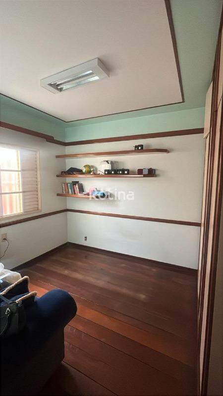 Casa à venda, 4 quartos em Uberlândia no bairro Vigilato Pereira no valor de R$ 900.000,00 - Rotina Imobiliária: 