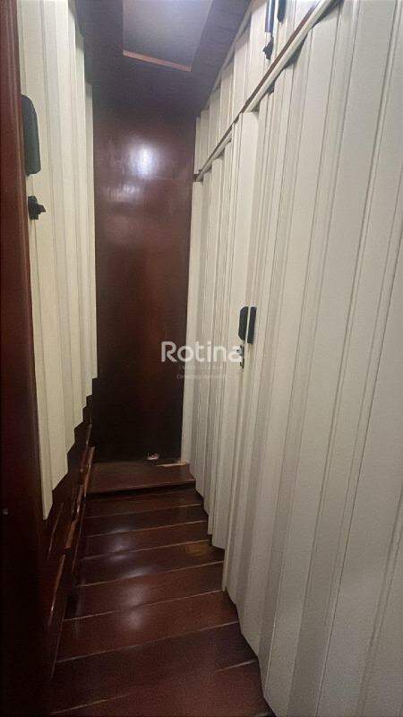 Casa à venda, 4 quartos em Uberlândia no bairro Vigilato Pereira no valor de R$ 900.000,00 - Rotina Imobiliária: 