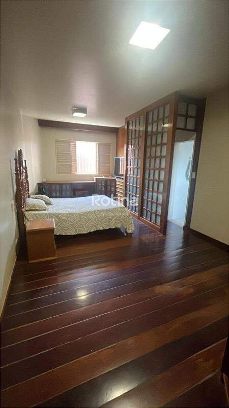 Casa à venda, 4 quartos em Uberlândia no bairro Vigilato Pereira no valor de R$ 900.000,00 - Rotina Imobiliária: 
