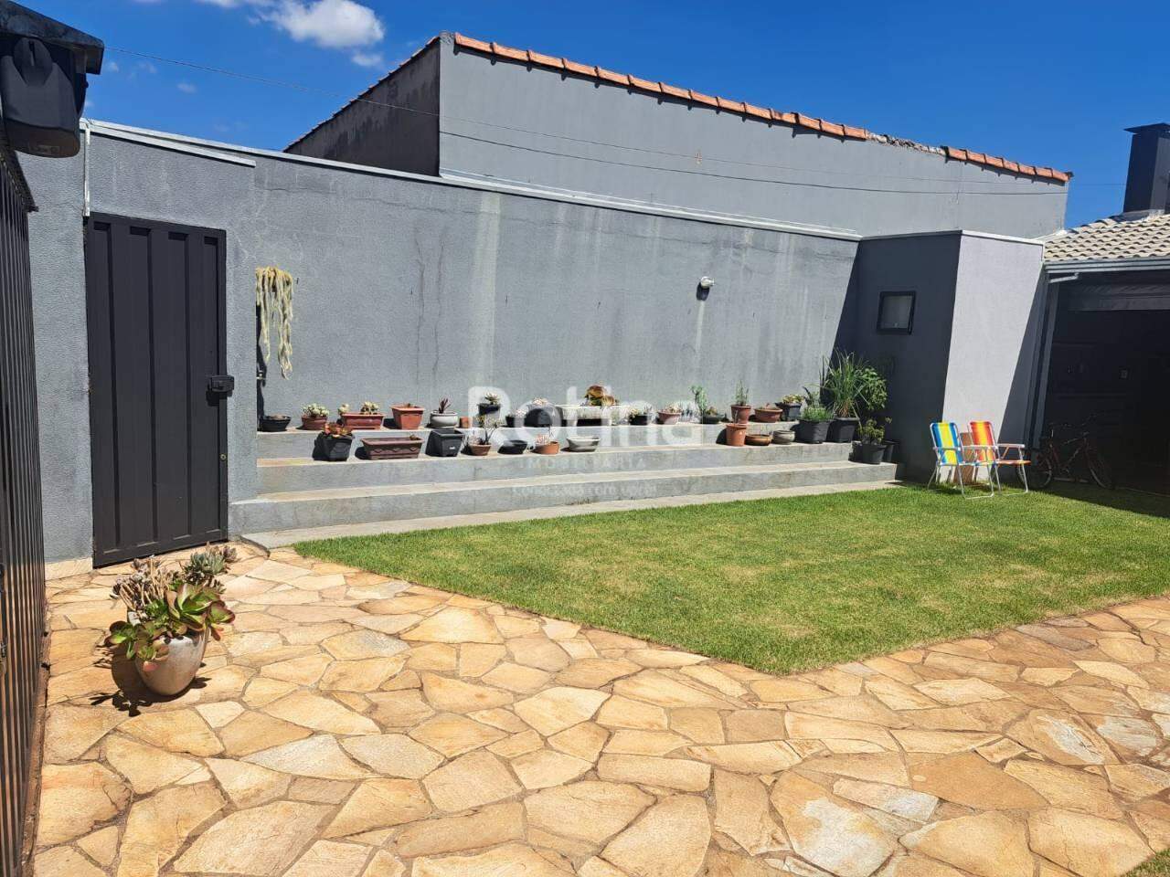 Casa à venda, 2 quartos em Uberlândia no bairro Nossa Senhora das Graças no valor de R$ 849.000,00 - Rotina Imobiliária: 