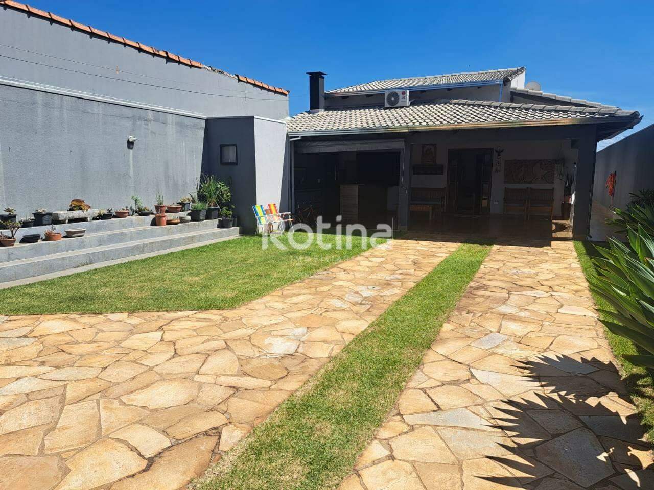 Casa à venda, 2 quartos em Uberlândia no bairro Nossa Senhora das Graças no valor de R$ 849.000,00 - Rotina Imobiliária: 