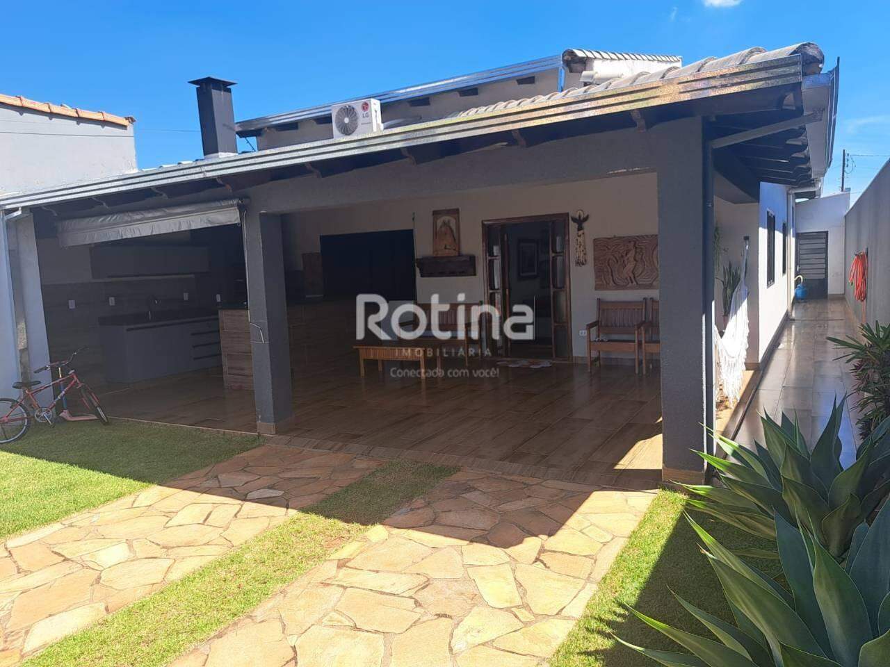 Casa à venda, 2 quartos em Uberlândia no bairro Nossa Senhora das Graças no valor de R$ 849.000,00 - Rotina Imobiliária: 