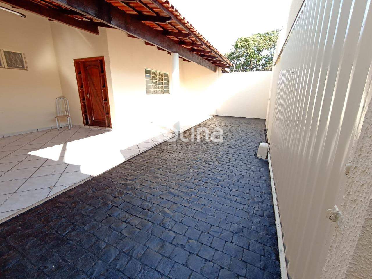 Casa à venda, 3 quartos em Uberlândia no bairro Cidade Jardim no valor de R$ 650.000,00 - Rotina Imobiliária: 