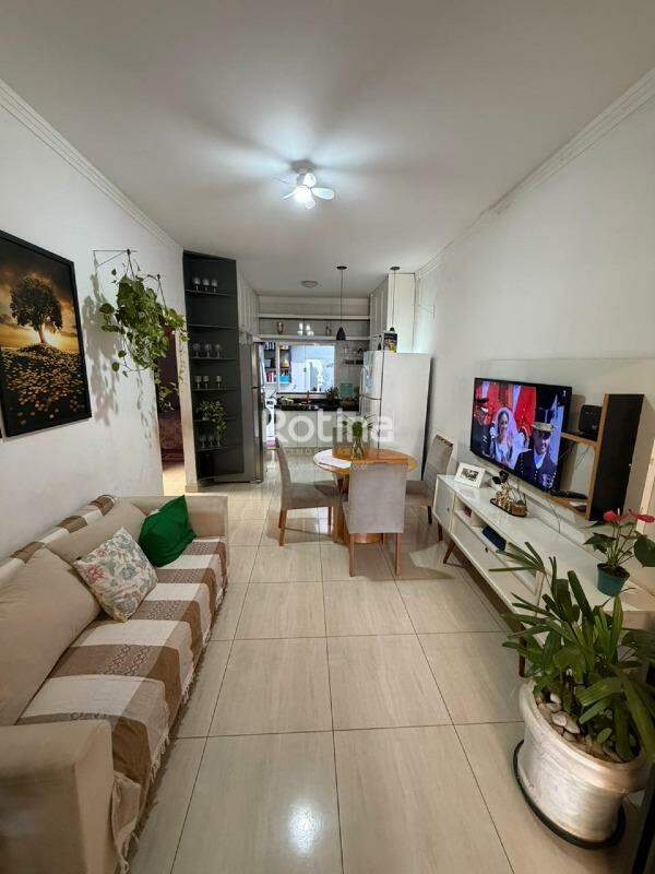 Casa à venda, 2 quartos em Uberlândia no bairro Shopping Park no valor de R$ 250.000,00 - Rotina Imobiliária: 