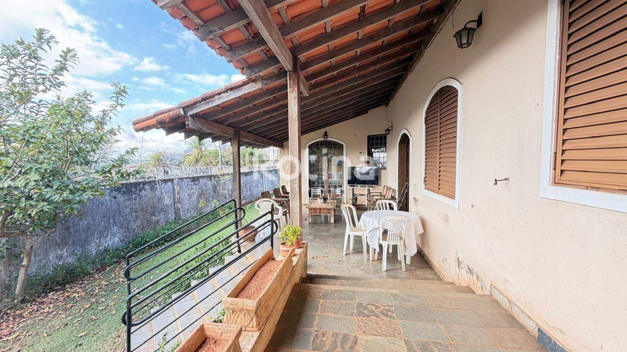 Casa à venda, 5 quartos em Uberlândia no bairro Cidade Jardim no valor de R$ 1.800.000,00 - Rotina Imobiliária: 