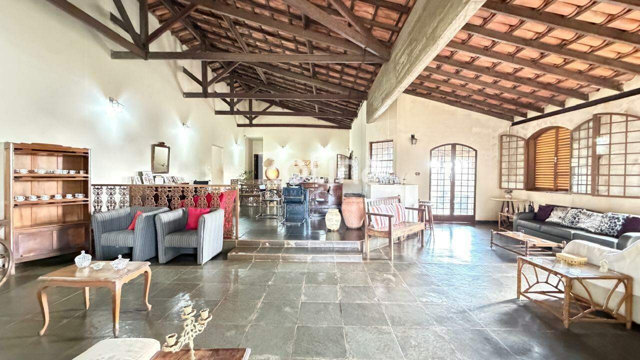 Casa à venda, 5 quartos em Uberlândia no bairro Cidade Jardim no valor de R$ 1.800.000,00 - Rotina Imobiliária: 