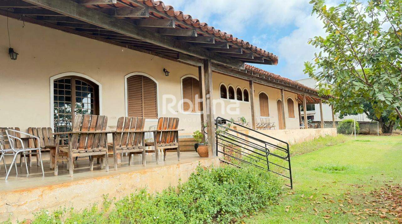 Casa à venda, 5 quartos em Uberlândia no bairro Cidade Jardim no valor de R$ 1.800.000,00 - Rotina Imobiliária: 