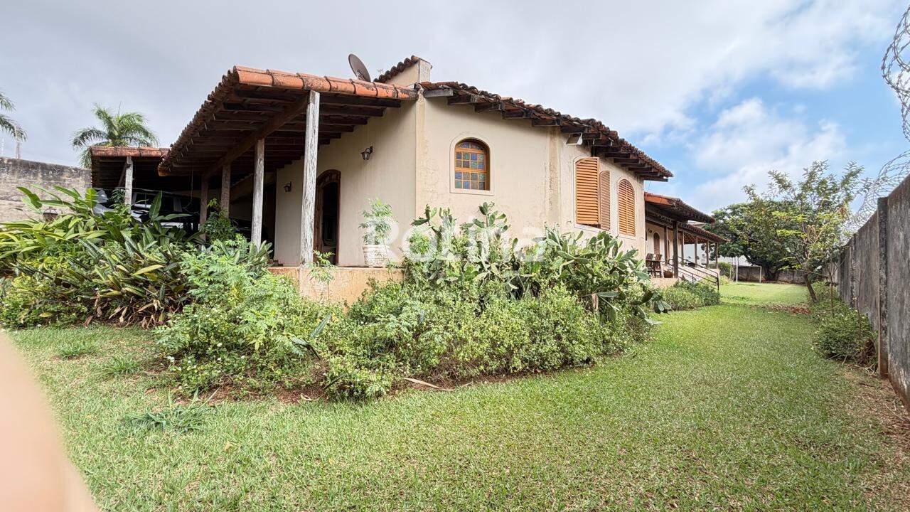 Casa à venda, 5 quartos em Uberlândia no bairro Cidade Jardim no valor de R$ 1.800.000,00 - Rotina Imobiliária: 